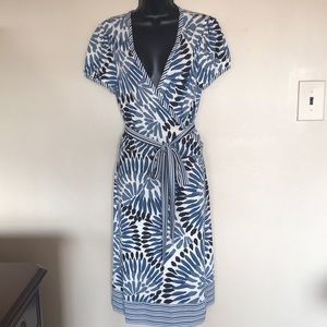 BCBG Maxazria short sleeve wrap dress - size Large